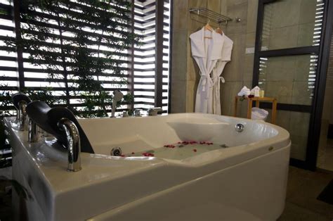 hotels with bathtub manila|hotel with jacuzzi philippines.